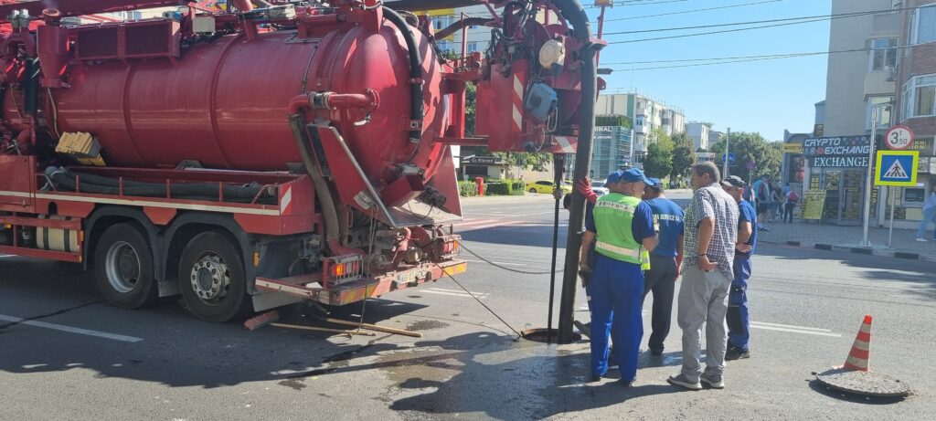 Noi acțiuni de curățare a canalizărilor, aceleași mizerii