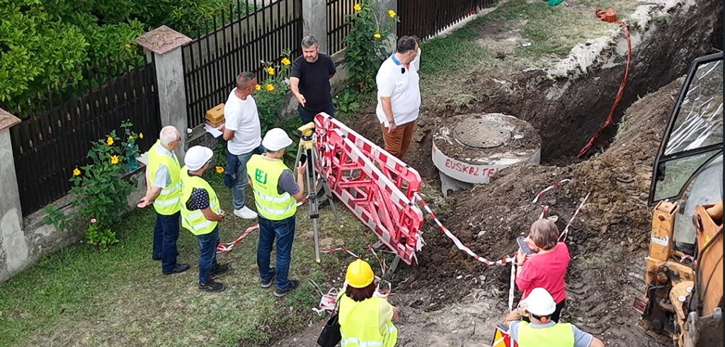 În comuna Mârșa, lucrările la rețeaua de canalizare sunt în plină desfășurare